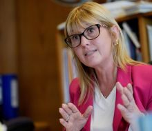 Salud mental: Lustemberg dijo que trabajan en fortalecer los equipos en el primer nivel de atención