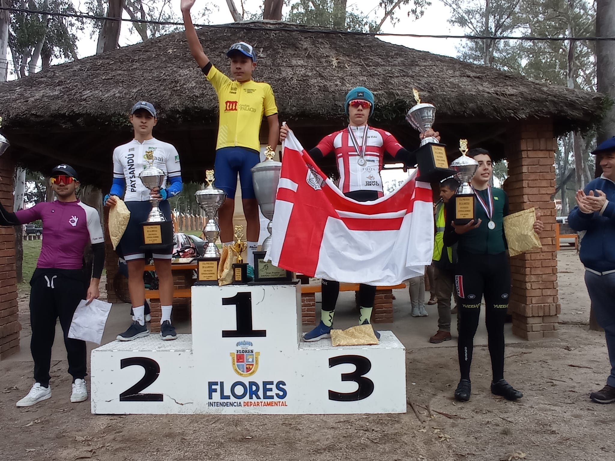 Ciclismo Luis Pablo Puentes hizo podio en Flores 4