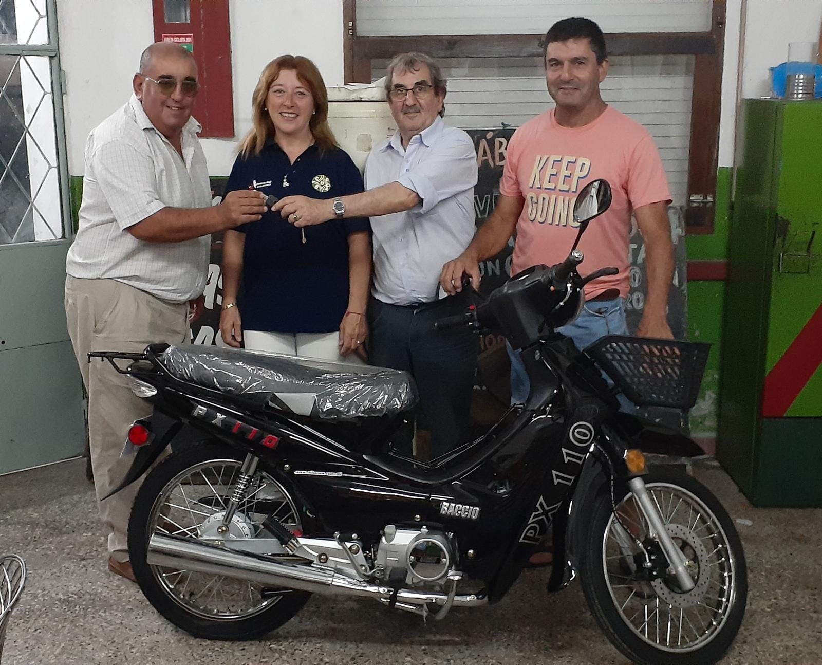 Club San Antonio entregó la moto