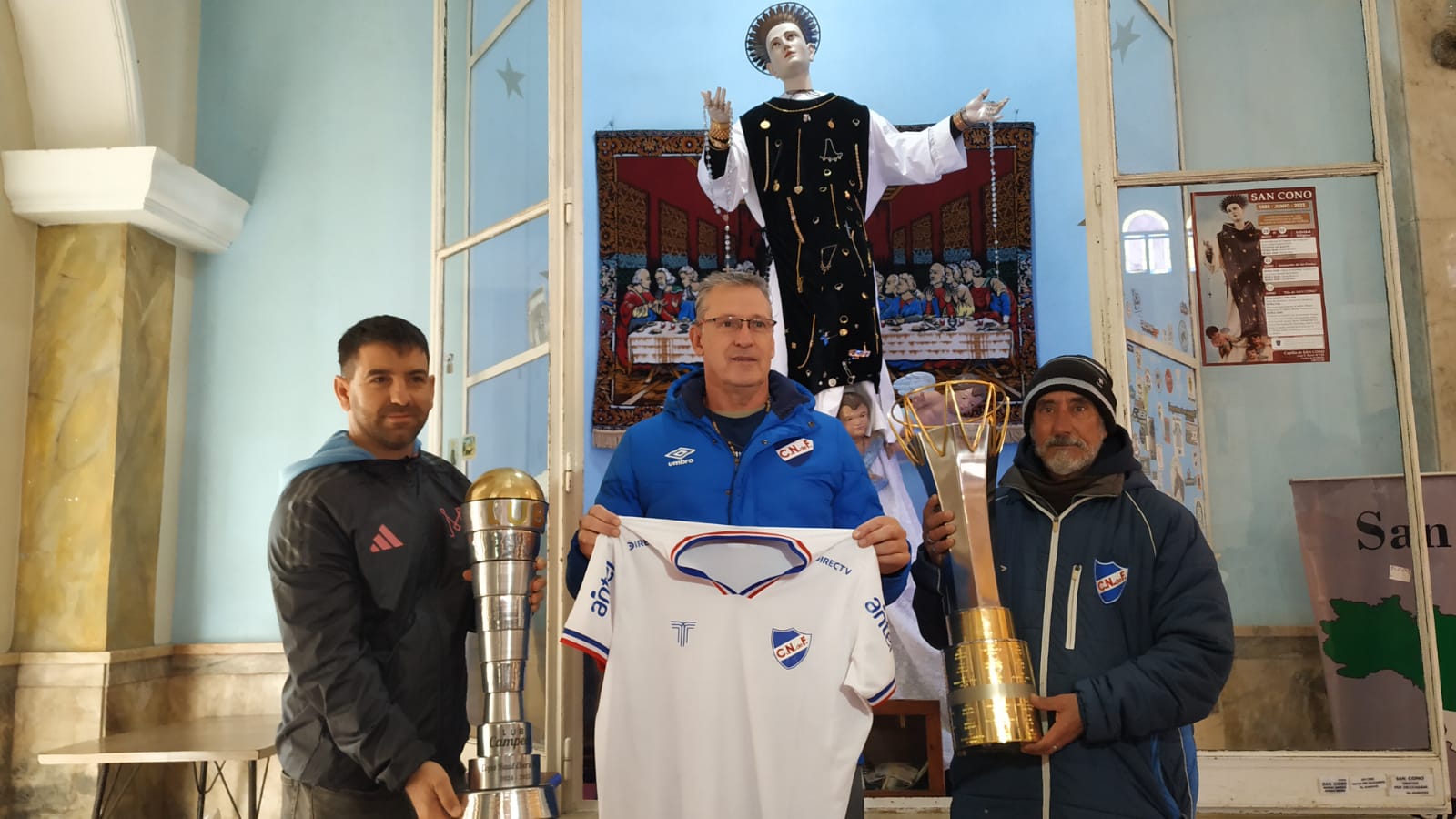 El Presidente de Nacional de Básquetbol ofrenda camiseta campeona a San Cono