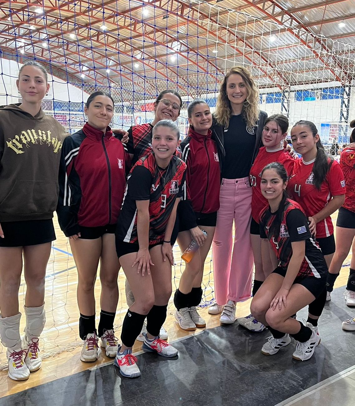 Escuela Municipal de Voleibol participó del torneo Carolina Costagrande enb Argentina