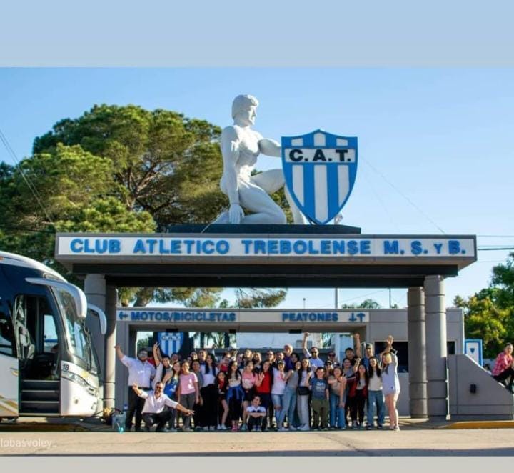 La Escuela Municipal de Voleibol participó de gira en Argentina