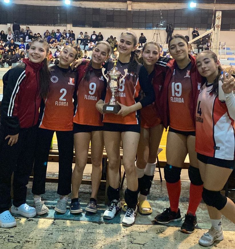 Voleibol Destacada actuación de Las Lobitas en la Ruta de Minas 2