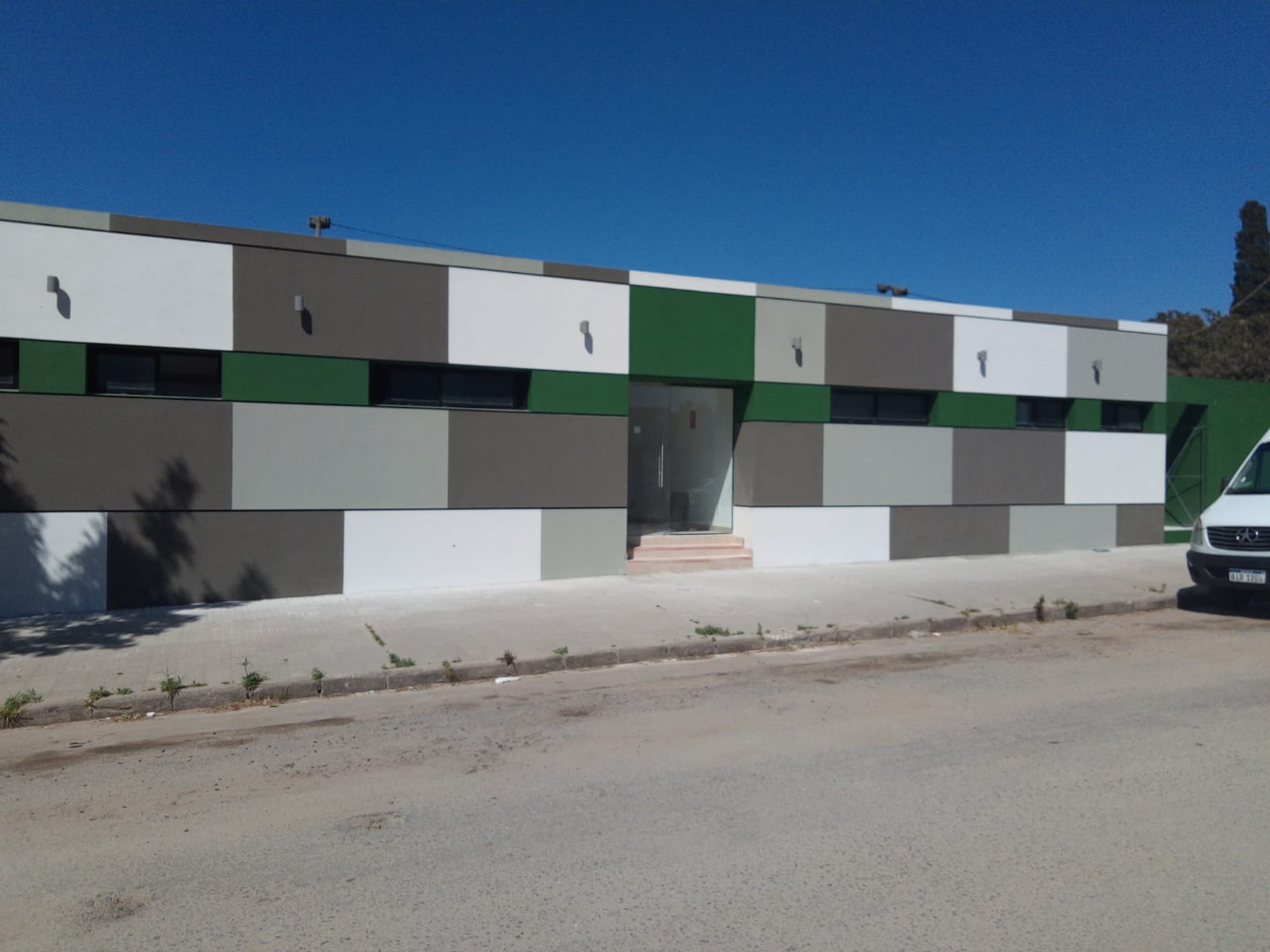 Etapa final de obras en Plaza de Deportes de 25 de Mayo y Cardal