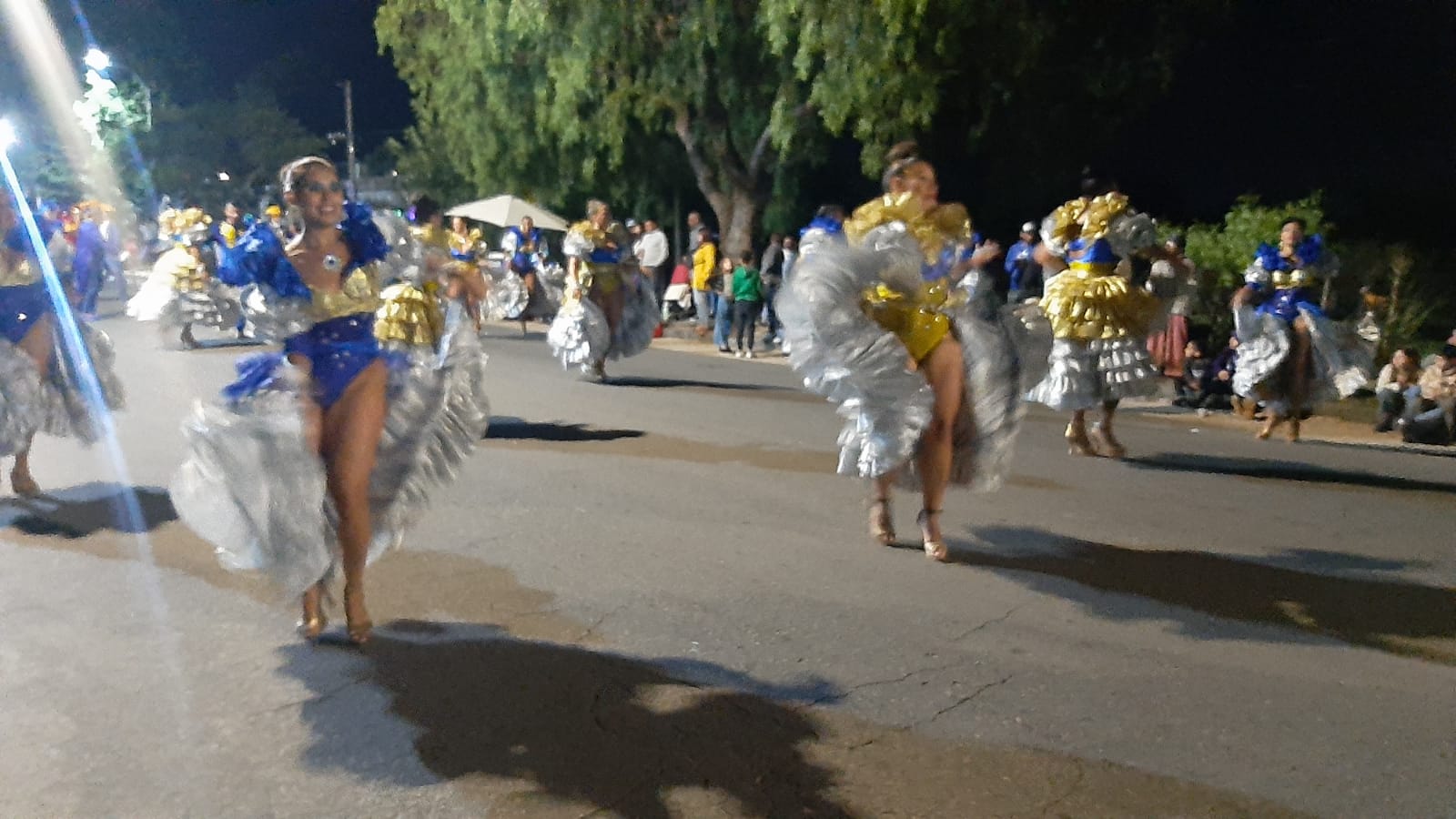 La Avenida Artigas recibió un nuevo desfile de Carnaval 2